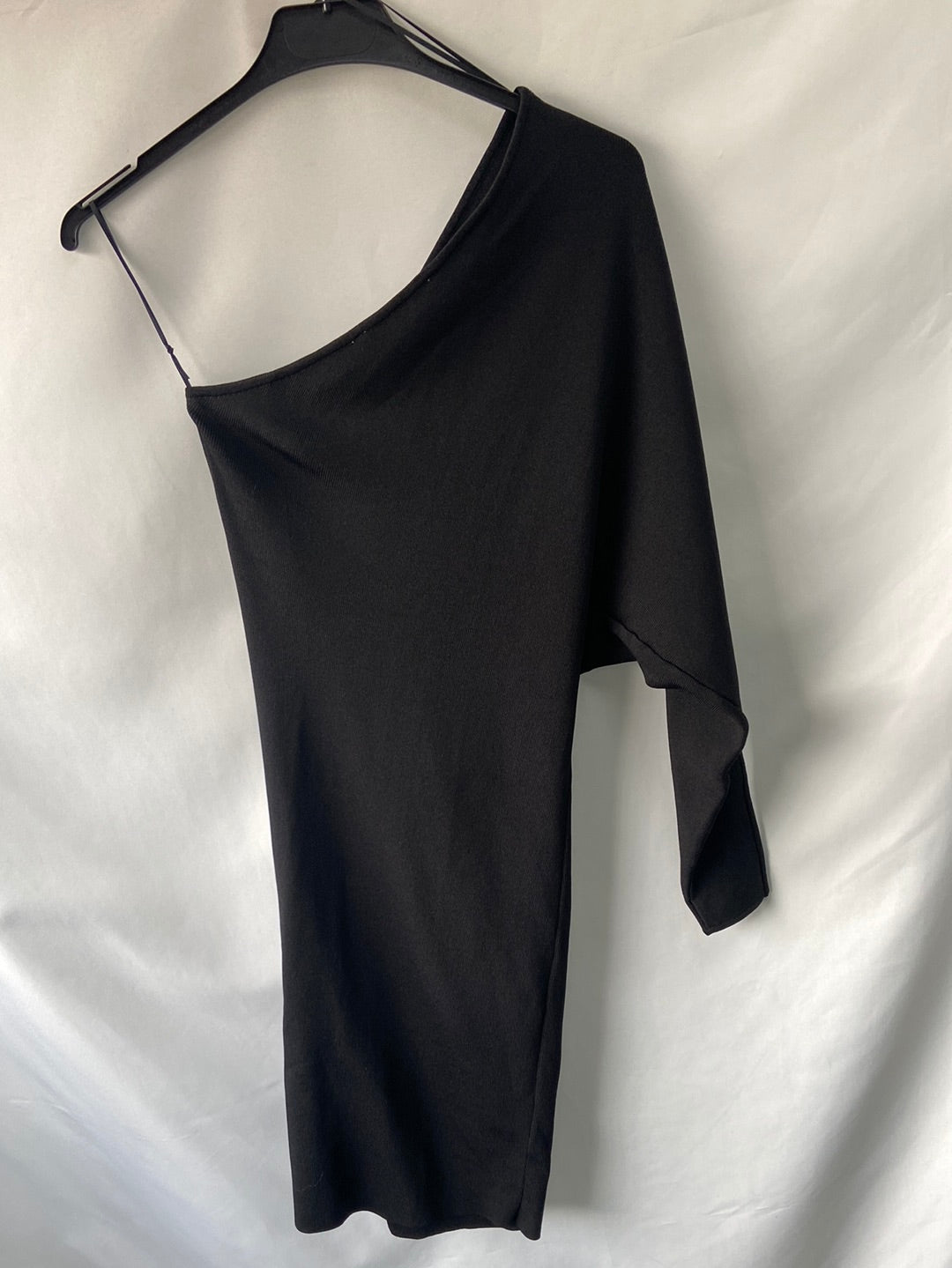 ZARA.Vestido corto punto asimétrico T.s