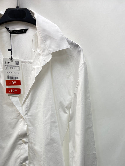 ZARA.Camisa blanca entallada T.S