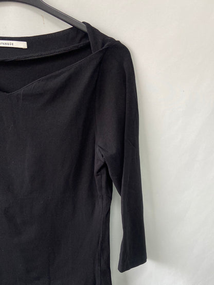 UTERQÜE. Camiseta negra elástica T.S