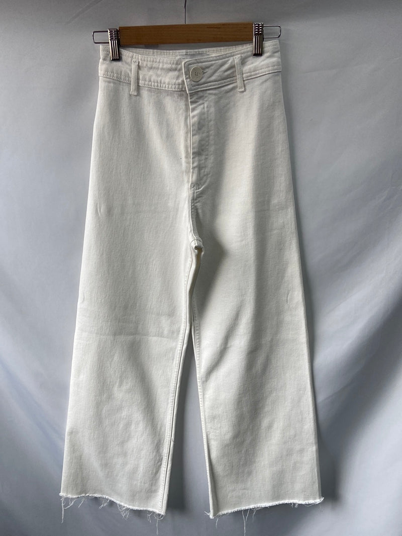 ZARA.Pantalones blancos bajo ancho T.36