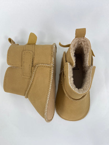 OTRAS. Botitas borrego interior T.9