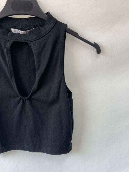 PULL&BEAR.Croptop negro abertura T.M