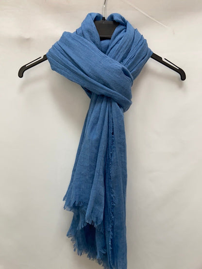 OTRAS. Fular azul oversized