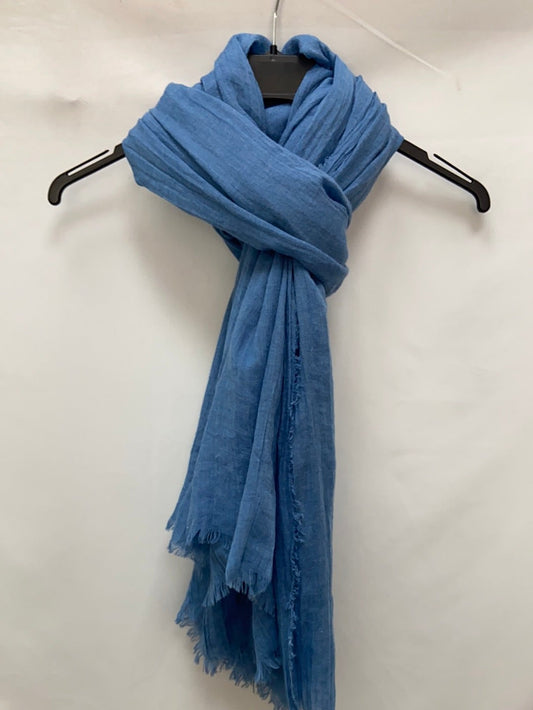 OTRAS. Fular azul oversized