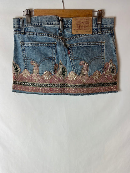 LEVI´S. Falda vaquera con abalorios. T.30 (M)