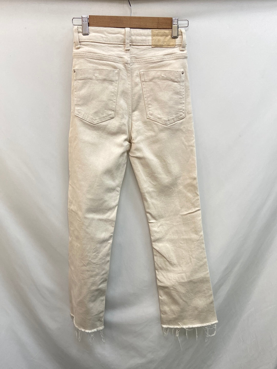 ZARA. Beige jeans size 34 (tara)