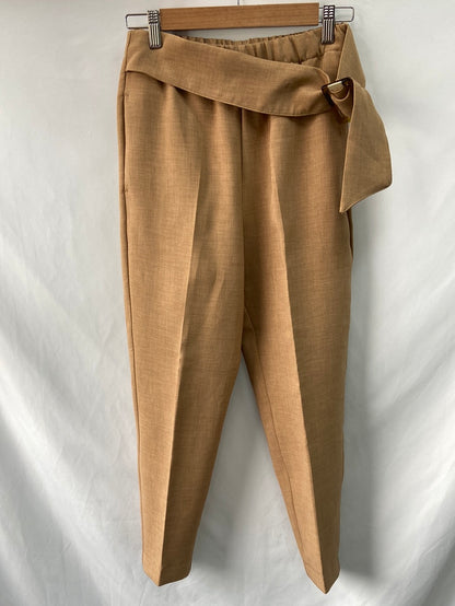ZARA.Pantalones pinza camel T.XS
