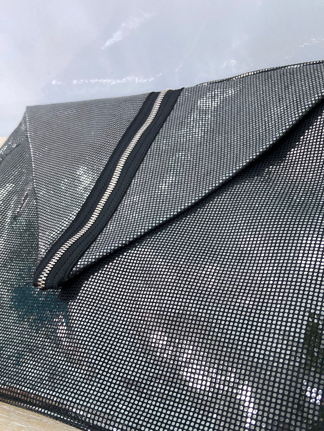 LEFTIES.Cartera de mano grande plateada