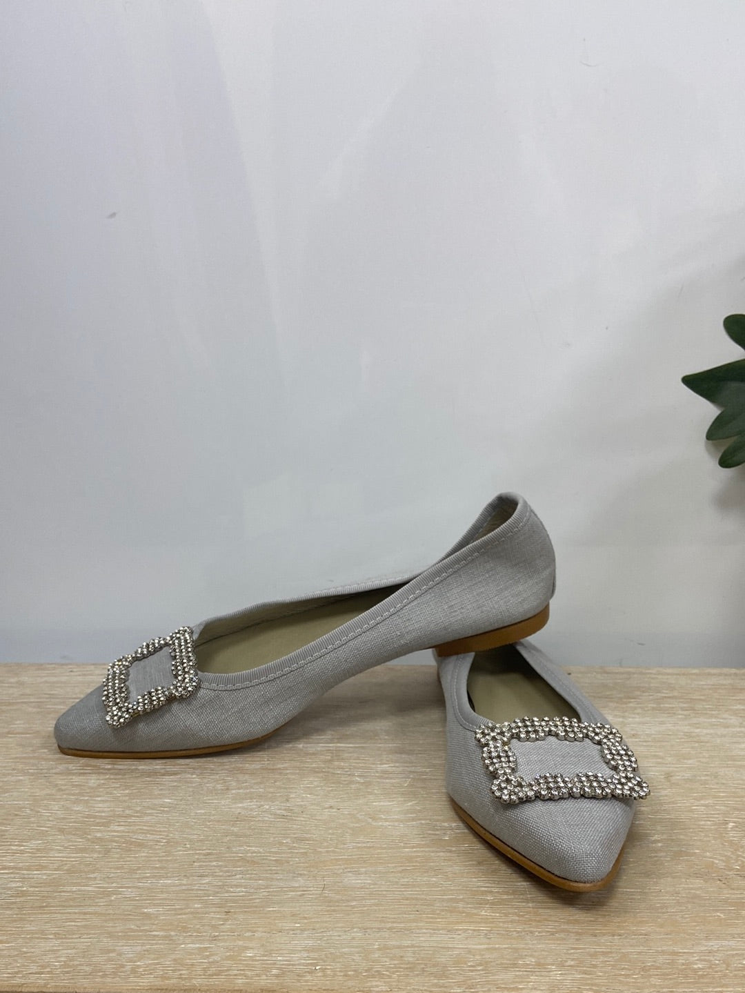 MENINAS.Manoletinas grises pedrería T.37