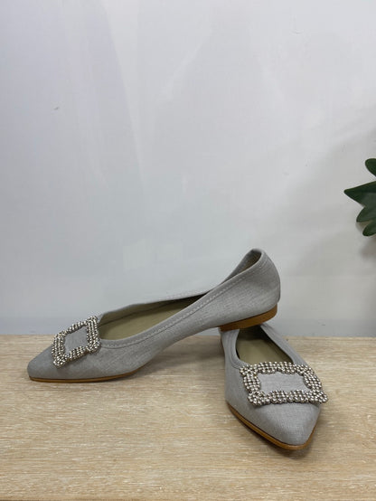 MENINAS.Manoletinas grises pedrería T.37