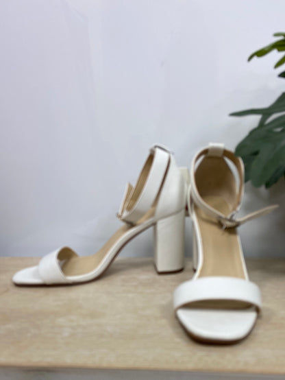 PIMKIE.Sandalia blanca tira T.38