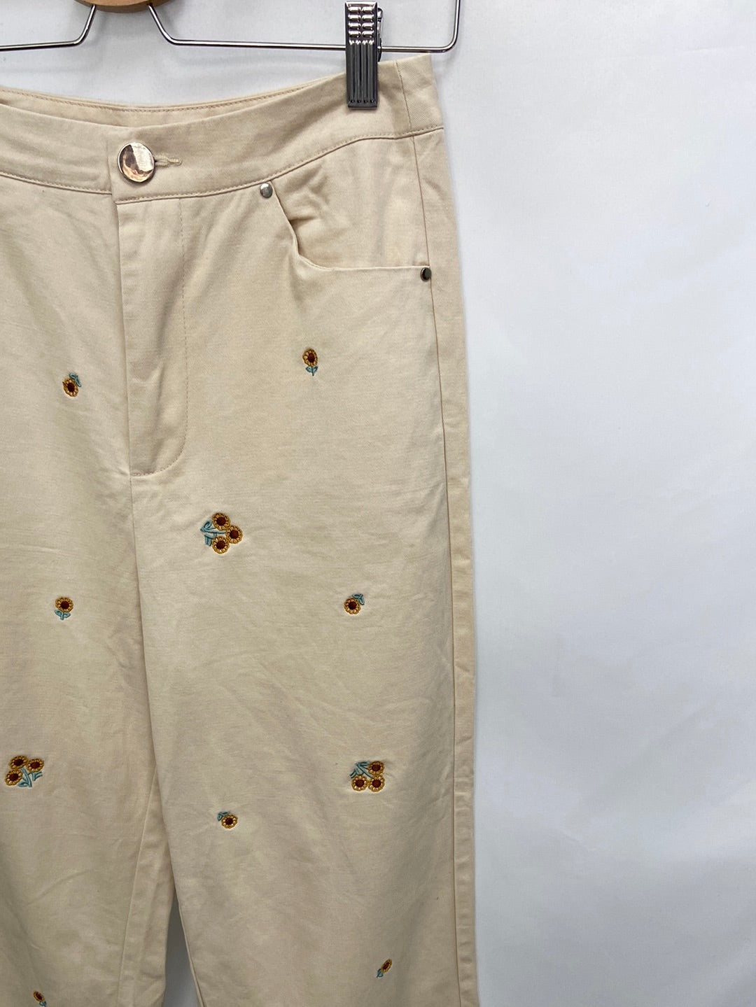 OTRAS.Pantalones beiges Flores bordadas T.34