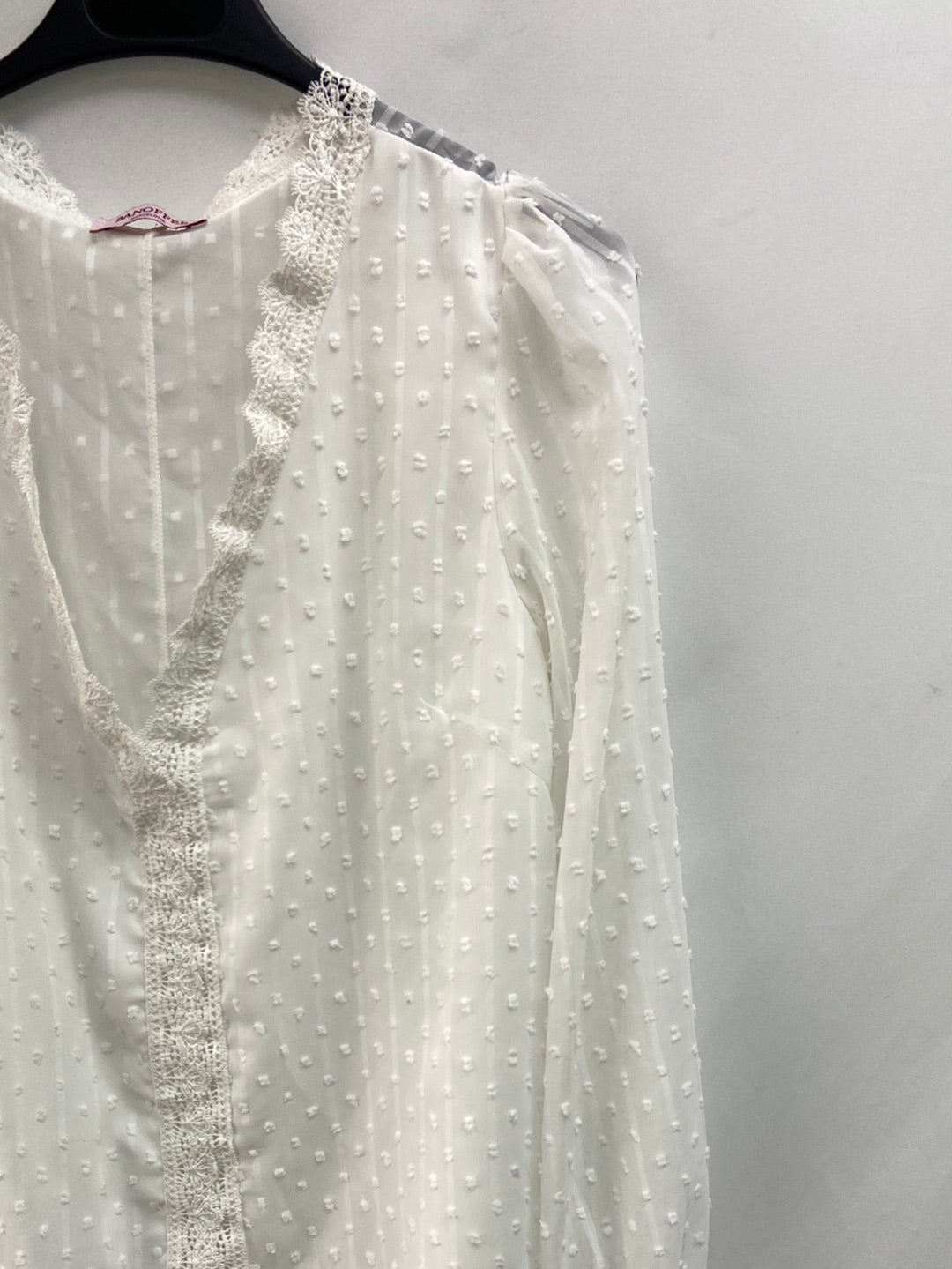 BANOFFEE.White plumeti TS blouse