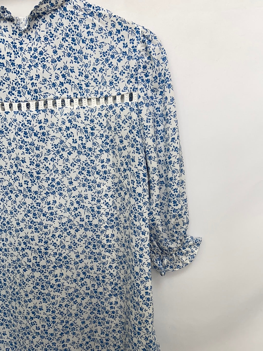 OTHERS. Romantic blouse with blue flowers Ts (Tara)