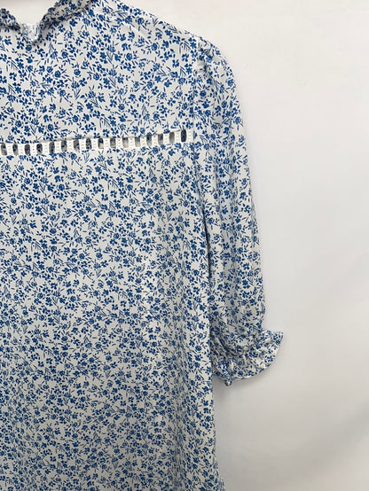 OTHERS. Romantic blouse with blue flowers Ts (Tara)