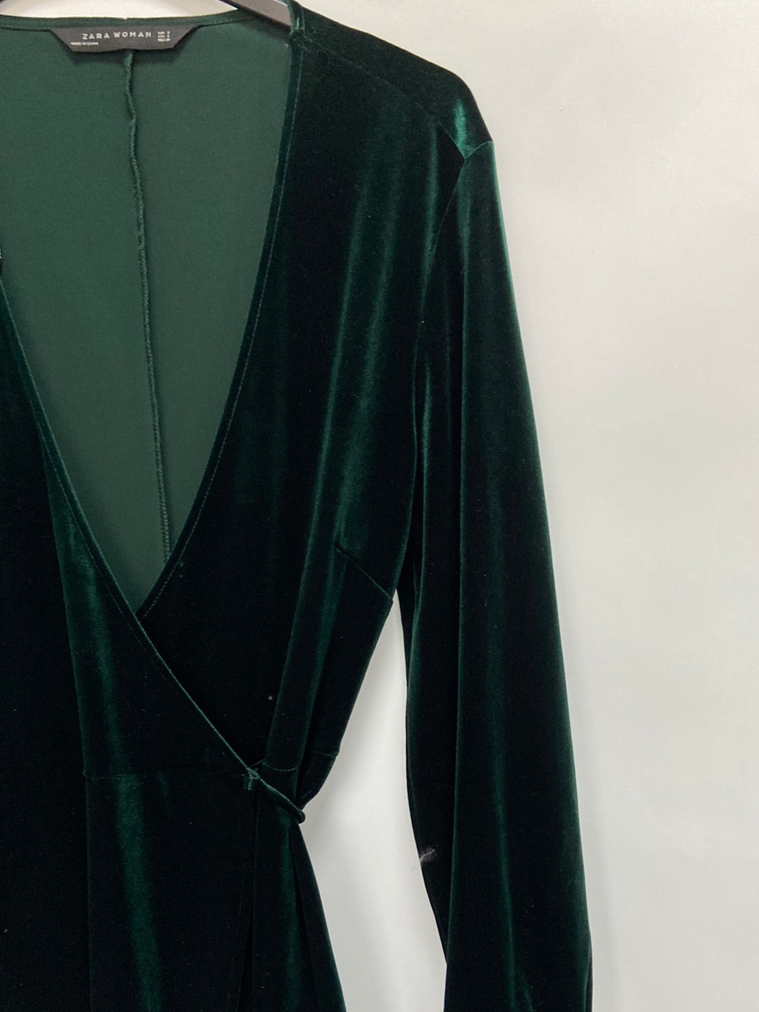 ZARA. Short green velvet dress Ts Hibuy market ZARA. Short green velvet dress Ts Hibuy market