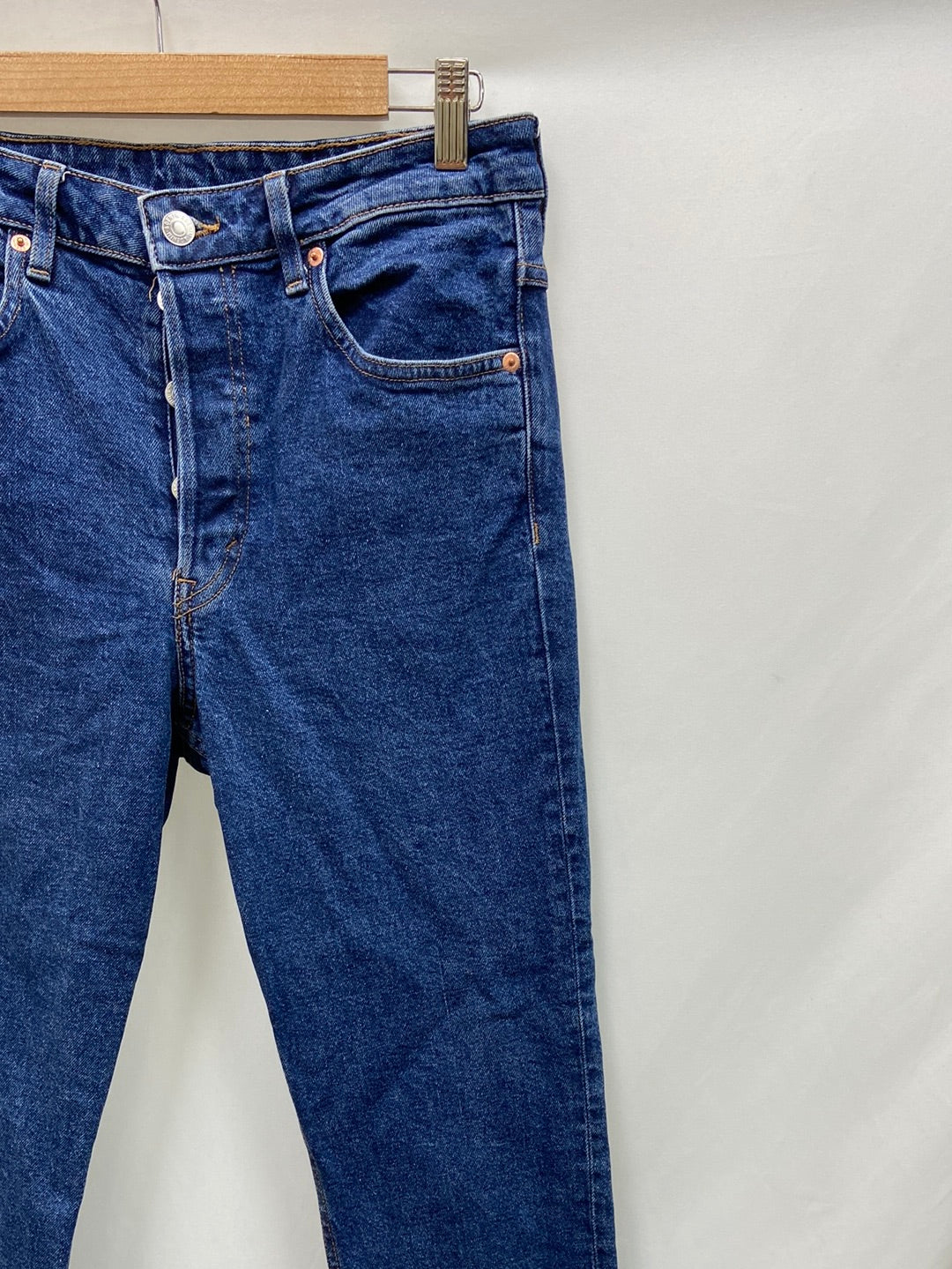 ZARA.Pantalones vaqueros rectos botones T.38