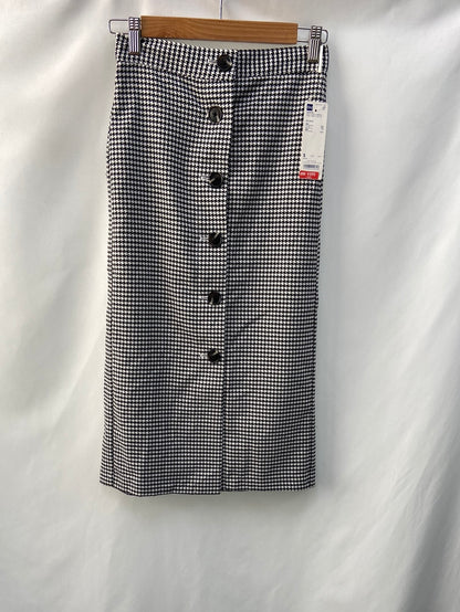 OTRAS.Falda midi pata de gallo T.S