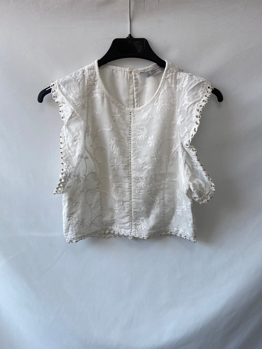 ZARA.Top cortito bordado T.S