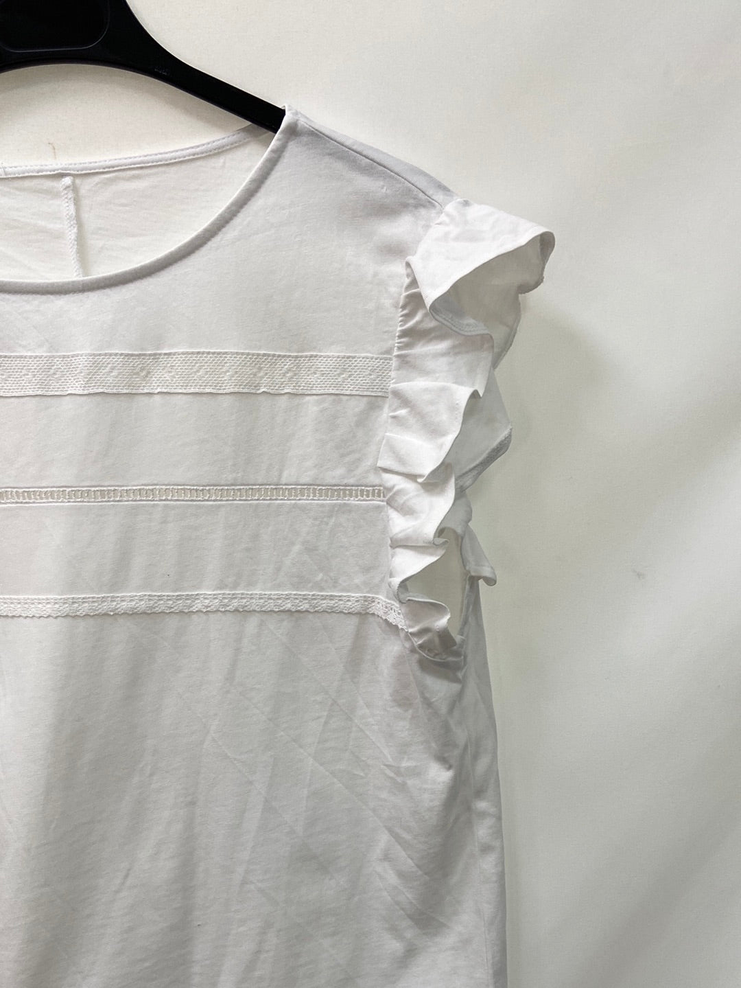 OTRAS.Camiseta blanca detalles encaje TU (S)