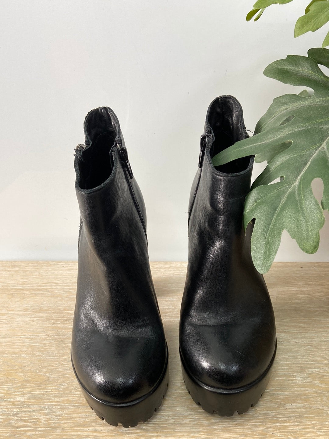 OTRAS. Botines cremallera T.36