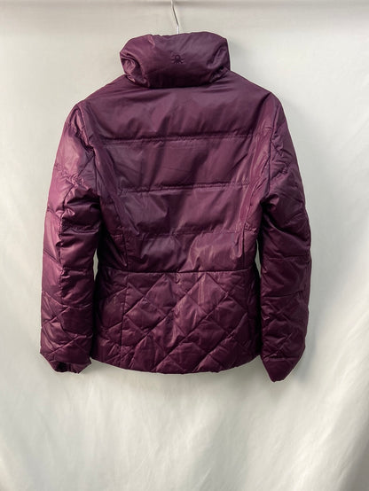 BENETTON.Plumas morado T.S