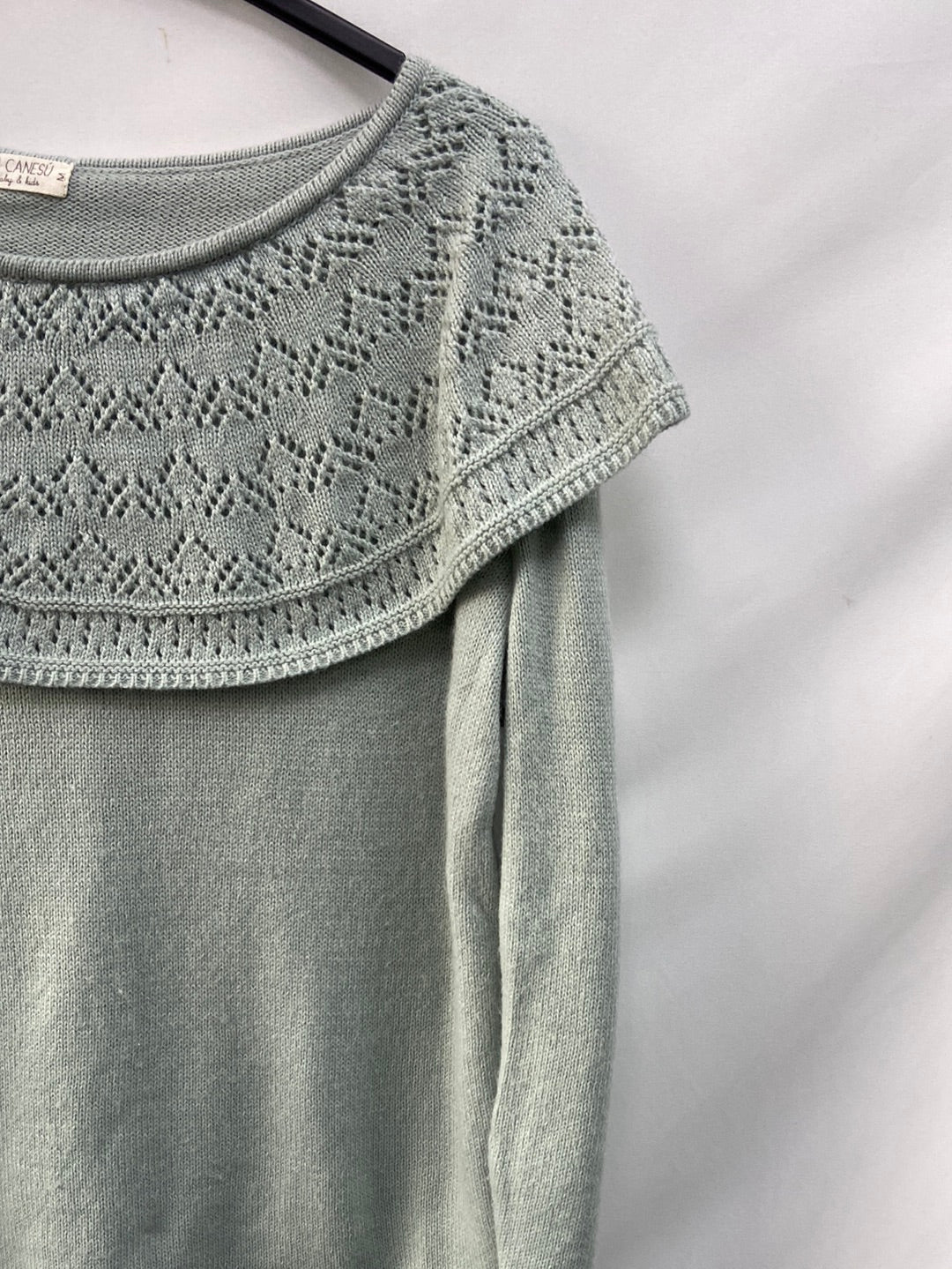 MI CANESÚ. Jersey verde pastel cuello troquelado T.m