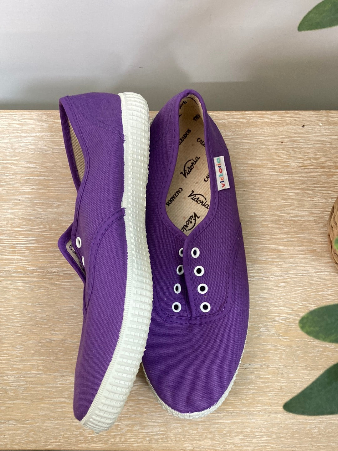 VICTORIA. Purple canvas sneakers size 38