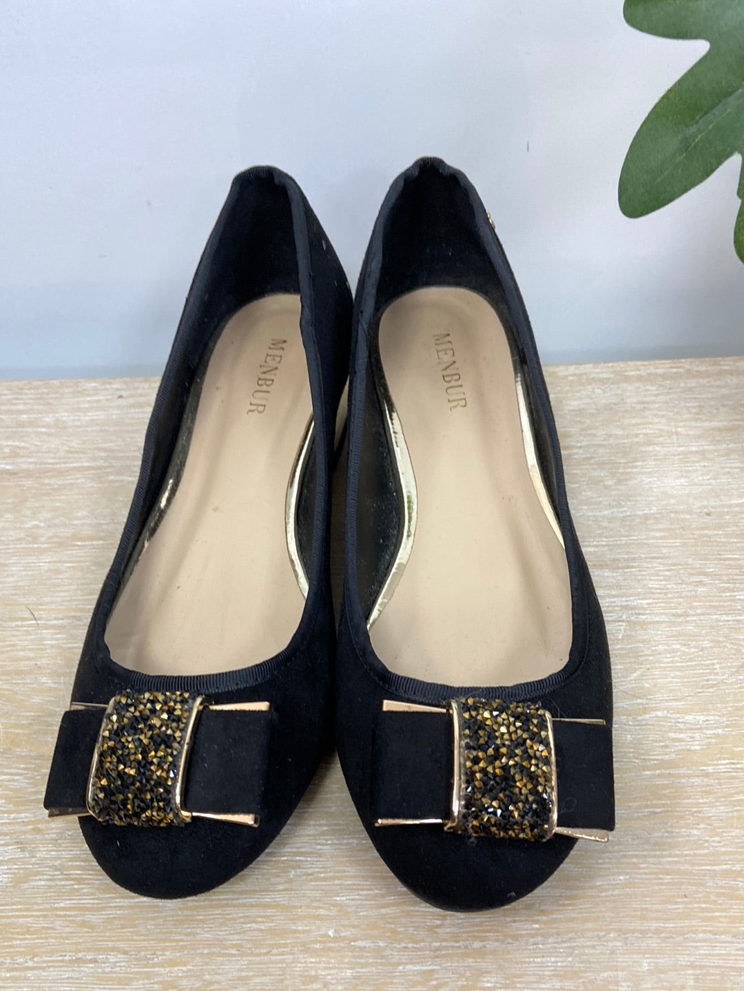 MENBUR.Bailarinas negras tacón T.38 (Tara)