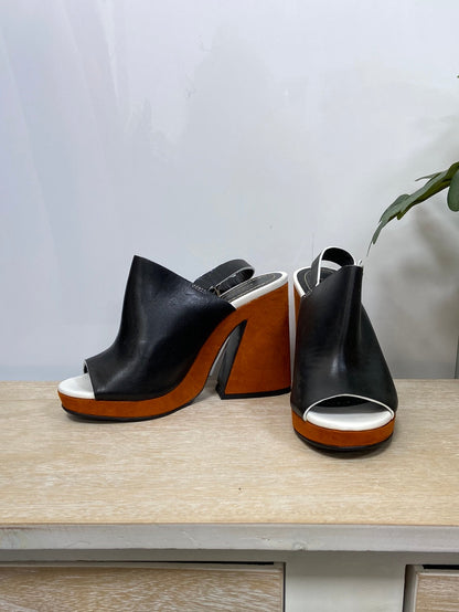 ZARA. Zuecos negros T.38