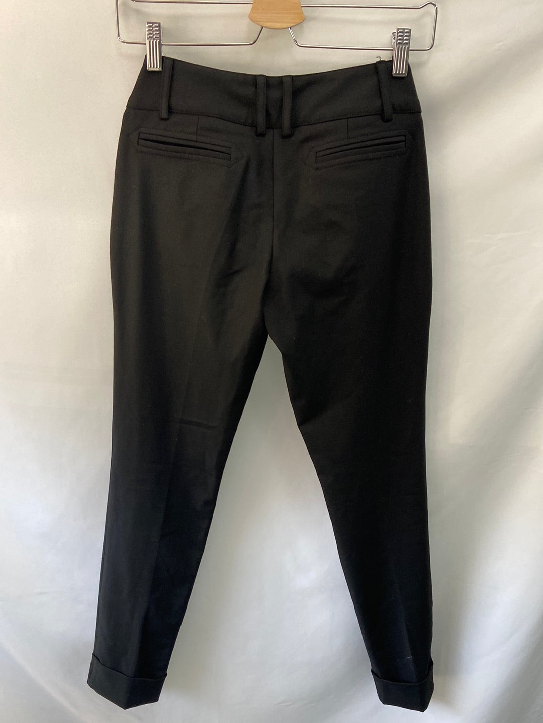 TENAX. Pantalón negro pinzas T.40