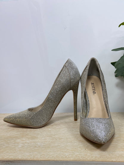 JUST FAB. Silver Stiletto 38