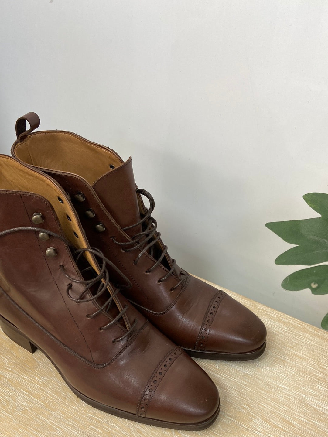 DIPLOMATIC.Botines piel marrón T.37