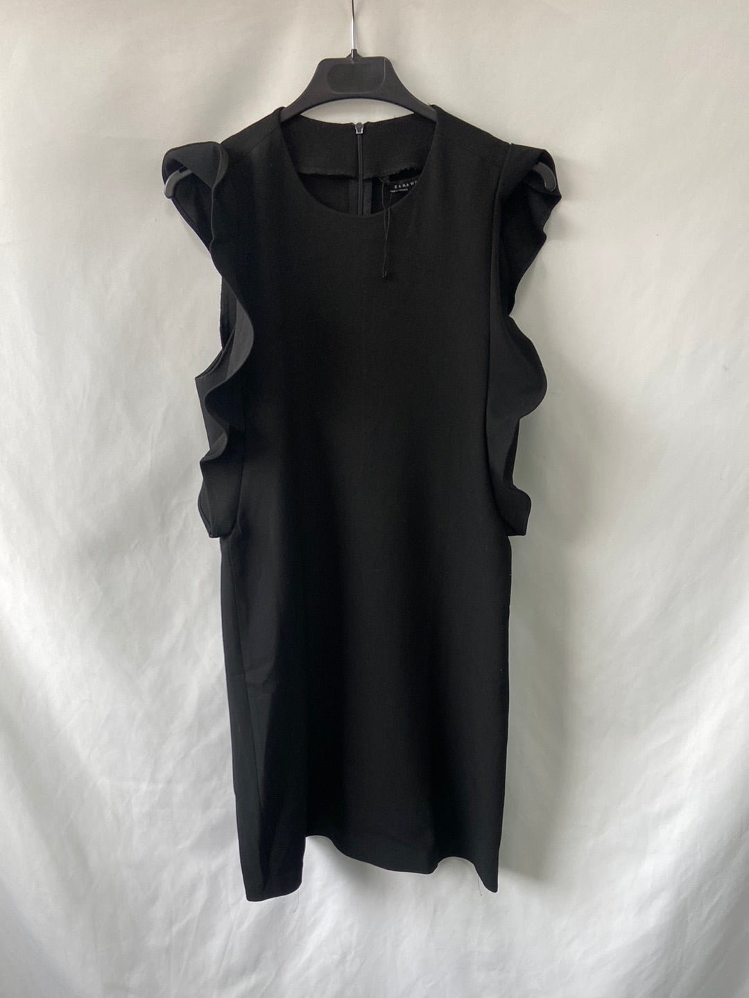 ZARA.Vestido negro volantes T.XS