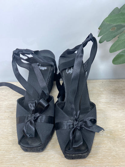 CASTAÑER. Cuñas negras raso T. 38