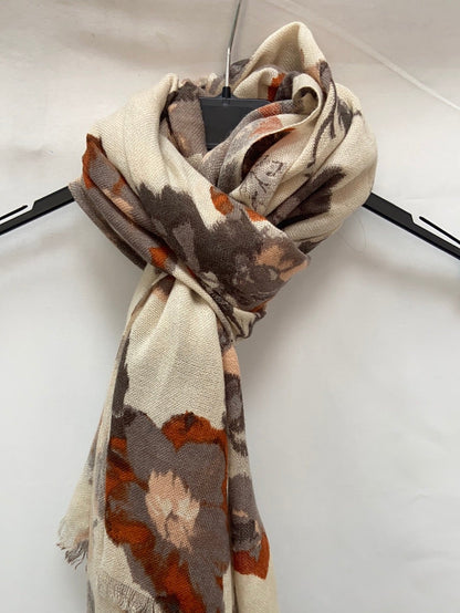 OTRAS. Fular beige flores