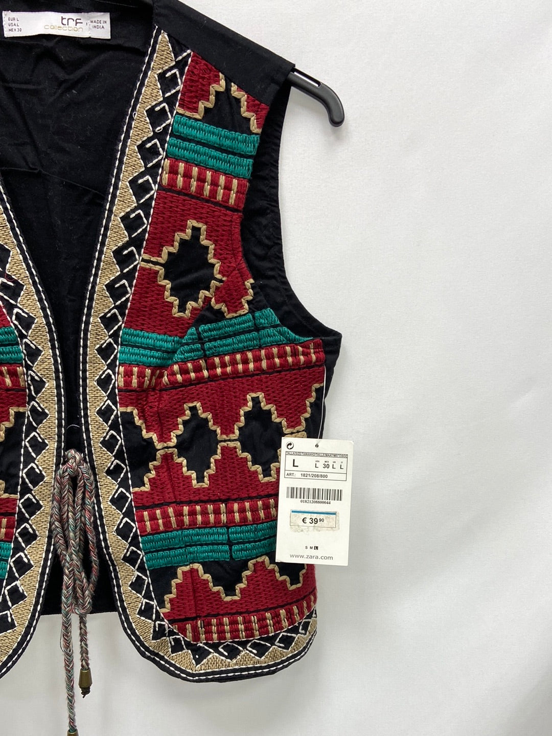 ZARA. Embroidered vest TL (m)
