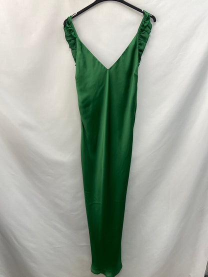 BY CLÉA.Vestido midi verde satinado (38,40)