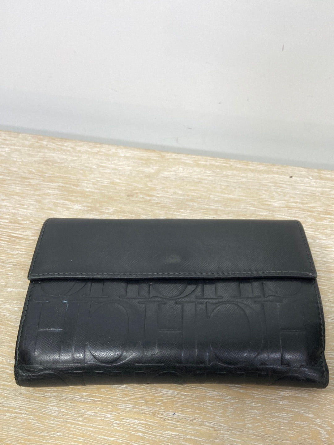 CAROLINA HERRERA. Cartera negra logo