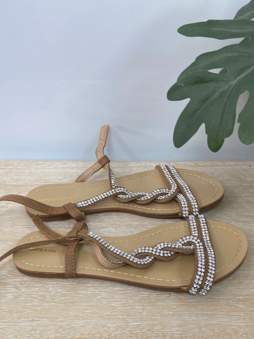 BLANCO.Sandalia pedrería T.38