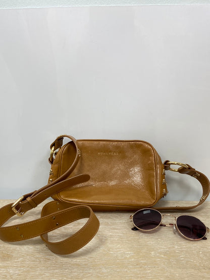 SCALPERS. Bolso camel calaveras