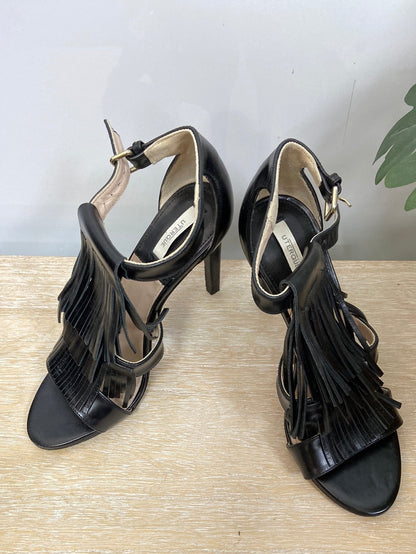 UTERQUE. Black fringe heels, size 38