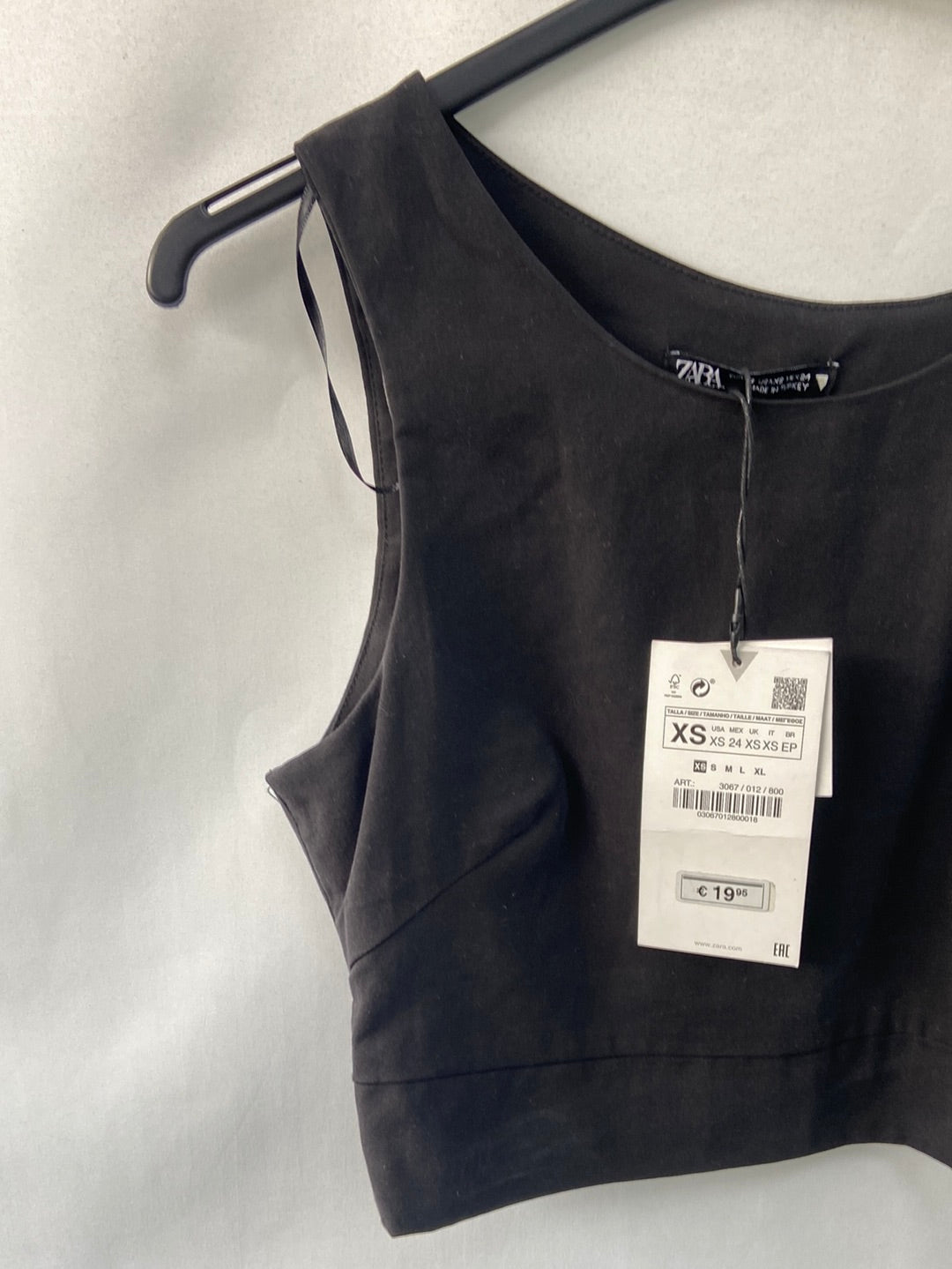 ZARA.Croptop negro T.XS