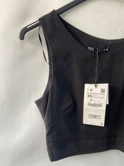 ZARA.Croptop negro T.XS