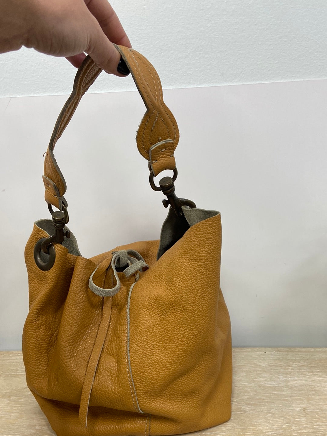 OTRAS.Bolso piel tipo saco