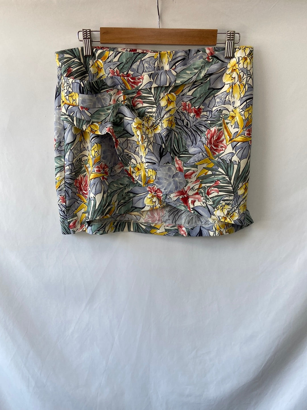 ZARA. Falda flores talla L