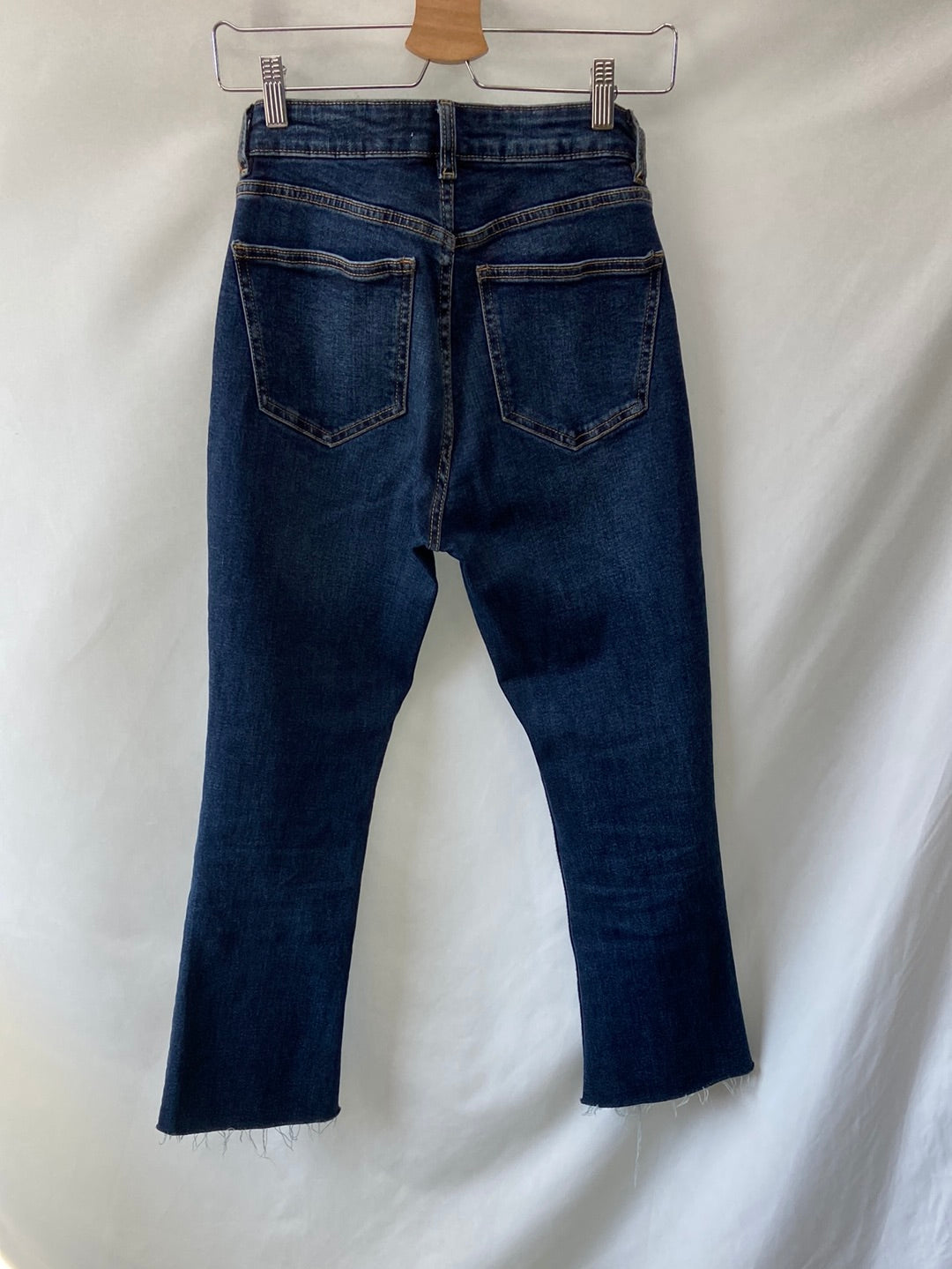 ZARA.Pantalones vaqueros bajo acampanado T.38