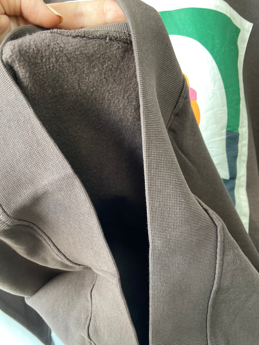 THINKING MU. Sudadera marrón dibujo  T.s