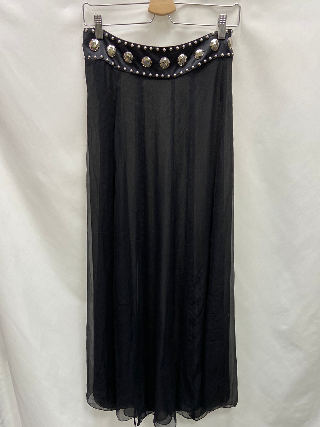 POPCORN. Falda larga negra tachuelas T.u(34/36)