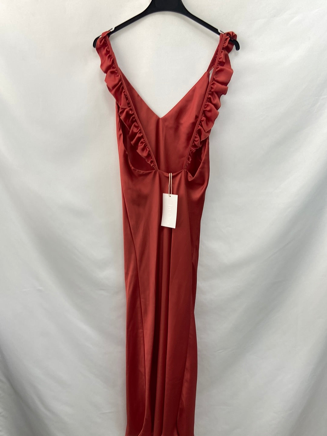 BY CLÉA.Vestido midi naranja satinado (36,38,40)